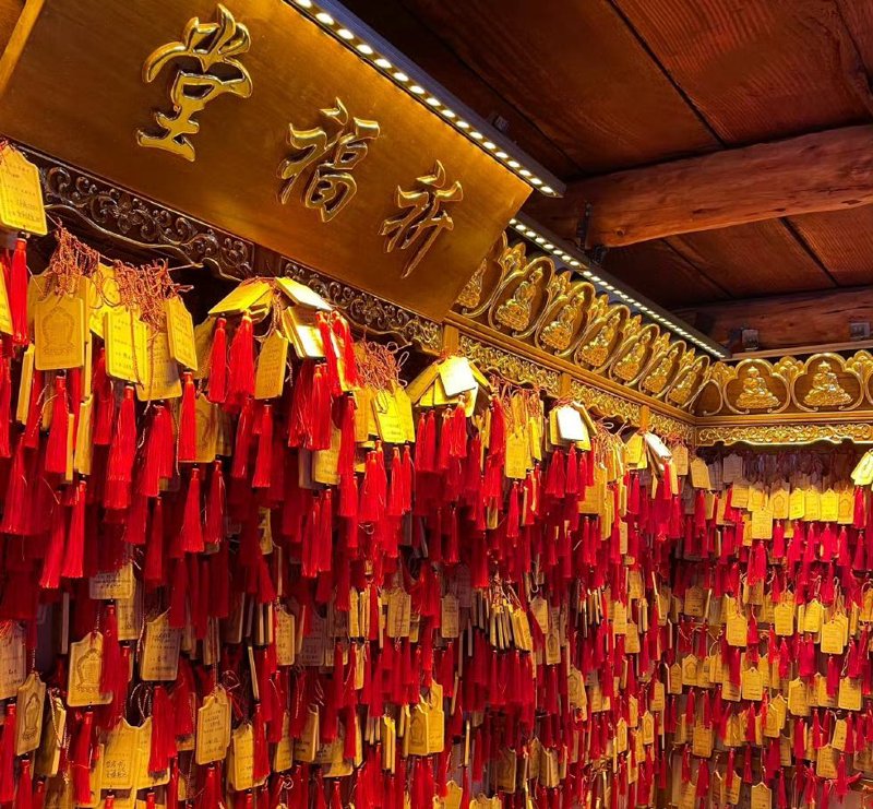 寻找心灵宁静：佛教道场的案例分析